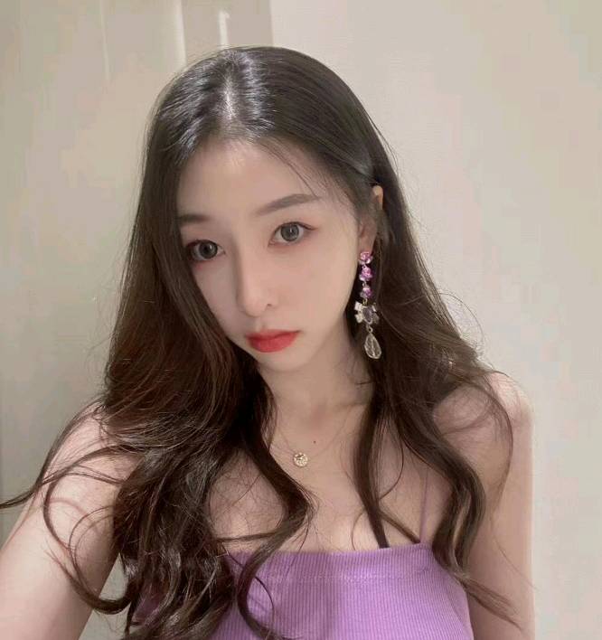 19岁小妹奶大且挺