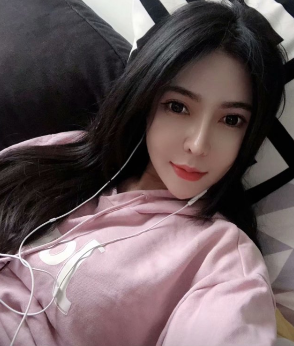 草房像素露露 胸大颜值高 开朗热情 服务细心不机车